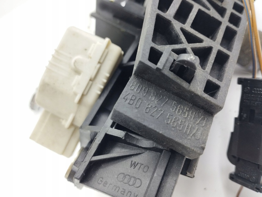 фото №8, Audi a6 s6 c5 4b 2001 замок задний крышки багажника