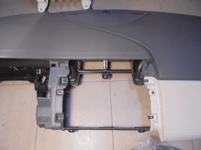 фото №8, Панель приладів консоль панель приладів подушка безпеки ремені jaguar e-pace бежева