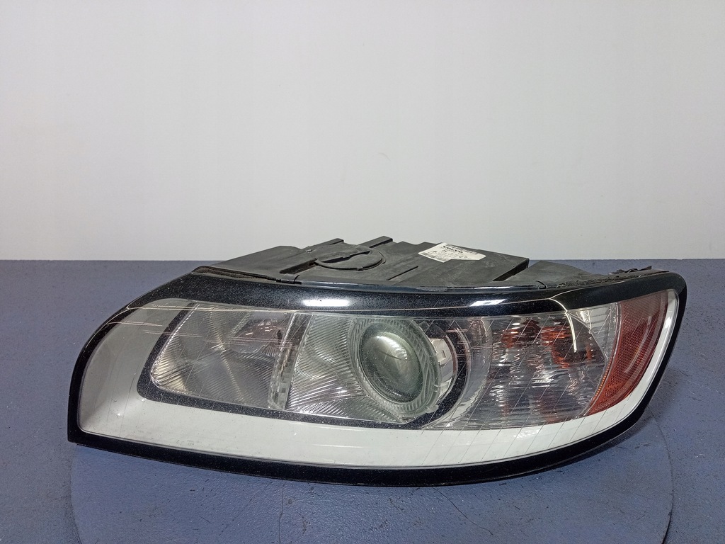фото №1, Volvo v50 s40 ii lift фара левый eu 30763033