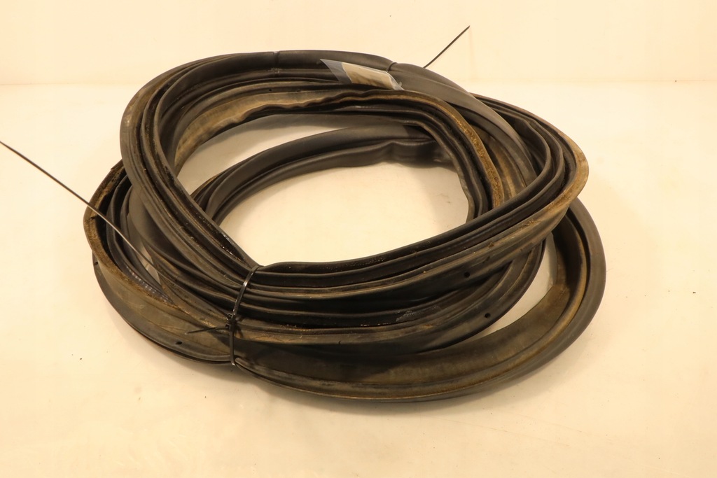 фото №1, Прокладка крышки багажника kia sportage iii lift