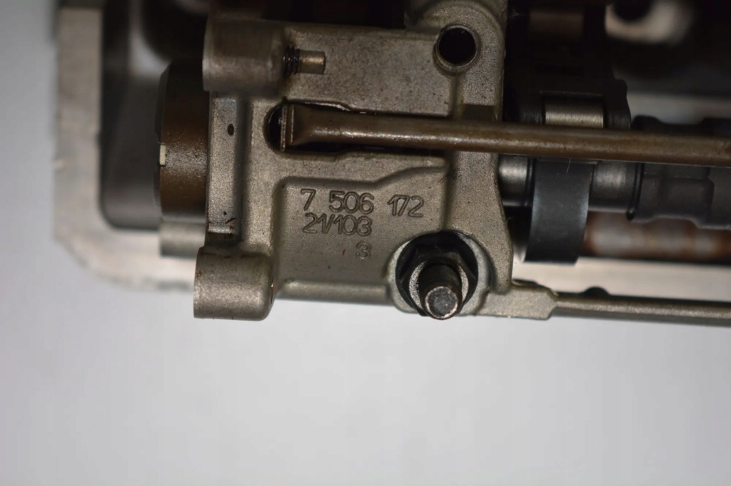 Головка правої сторони bmw 7 e65, e66, e67 7512182 11330211 4.8l 270kw Зі Шроту