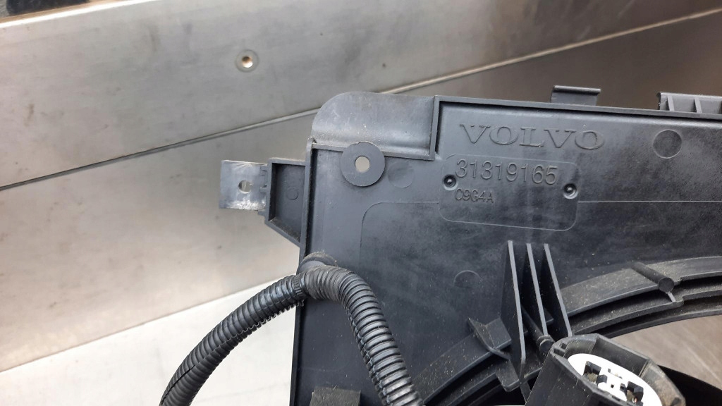 Вентилятор радиатора воды оригинальный номер 31319165 volvo v40 12-19r 1.6 d2 в Украине