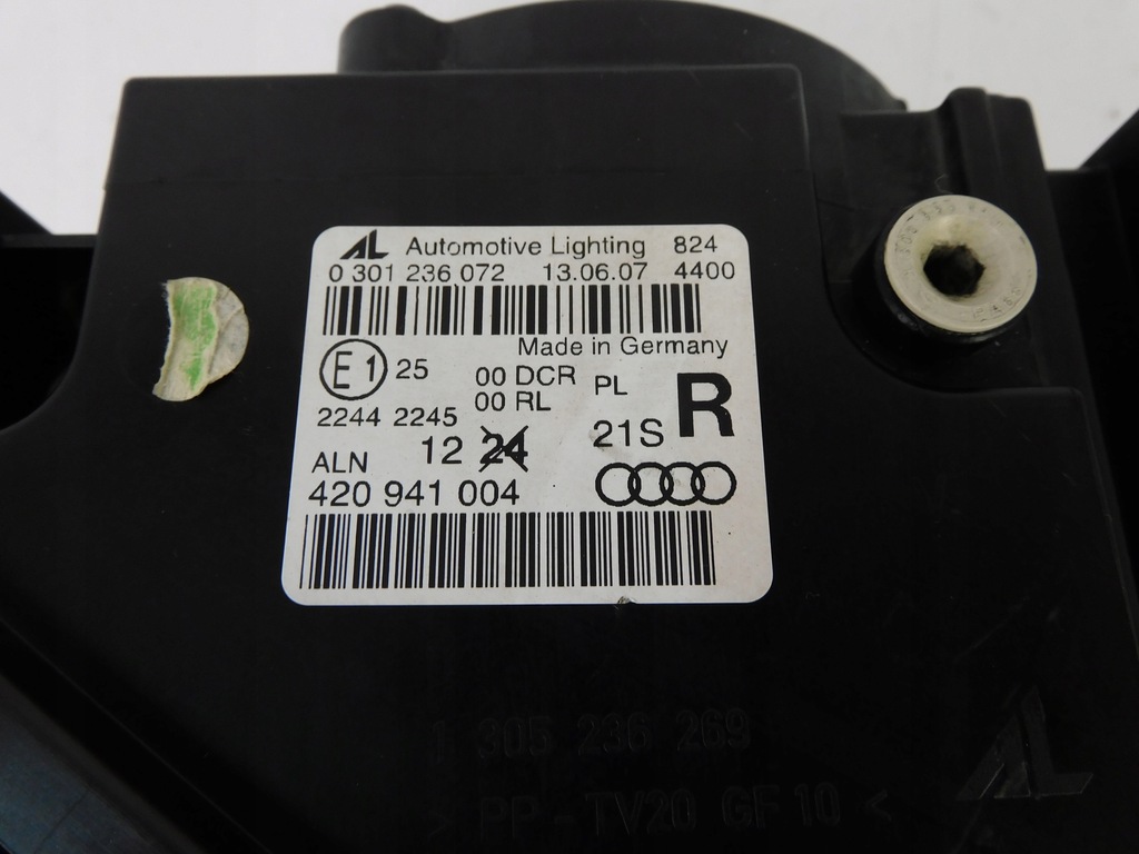 фото №16, Audi r8 420 лампа права ксенон led 420941004