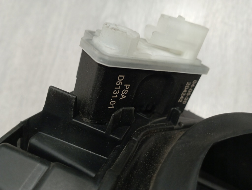 фото №4, Toyota proace city кришка заливної пального бензин !!