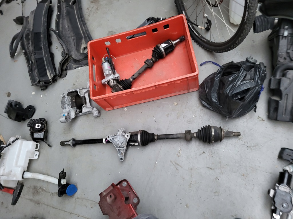 Купити Привідний вал ліва правий mazda 3 рестайлінг  16- 2.0 b