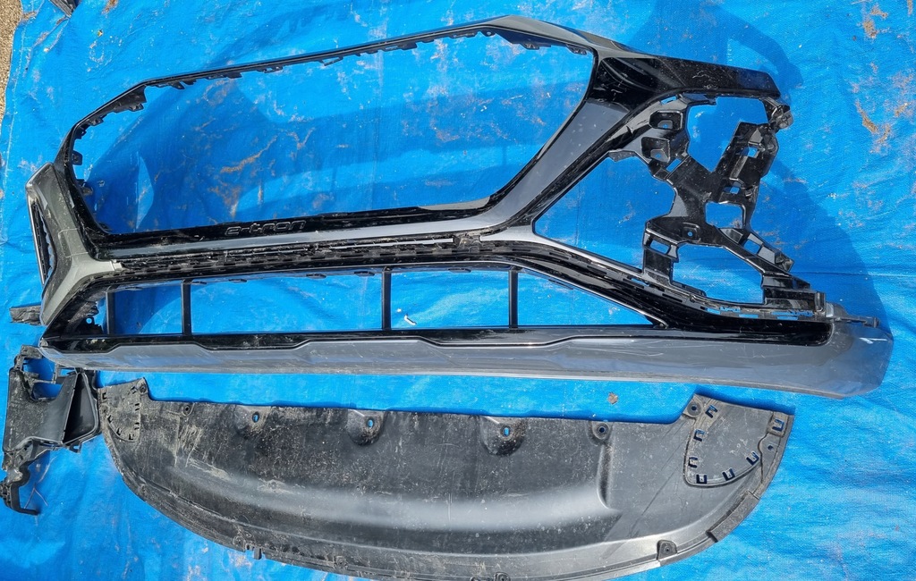 фото №6, Audi q8 e-tron etron кутик бампер передній перед кутик решітка підкрилок