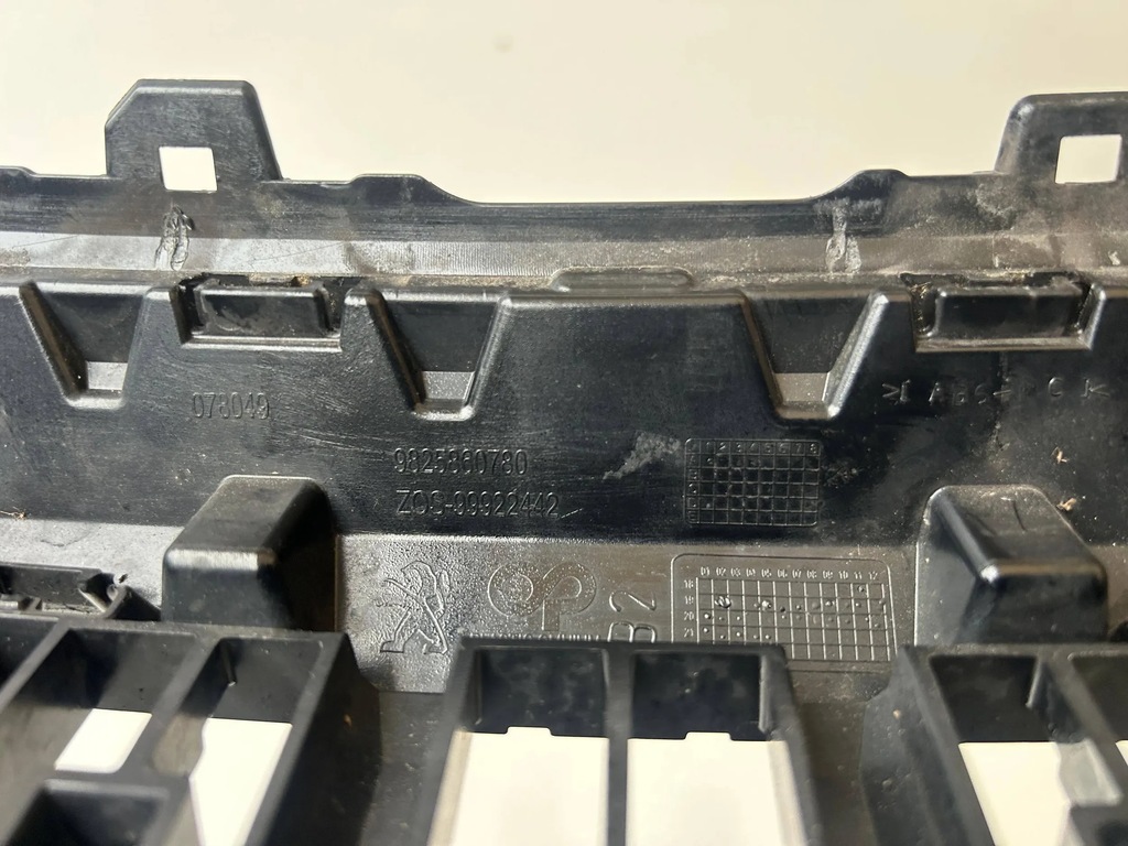 фото №5, Peugeot 2008 ii решётка радиатора решётка радиатора 9825860780 оригинал