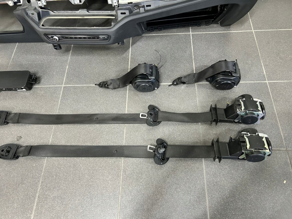 фото №9, Bmw 3 g20 g21 приборная панель панель  подушка безопасности ремни подушки безопасности нитка оригинальный набор