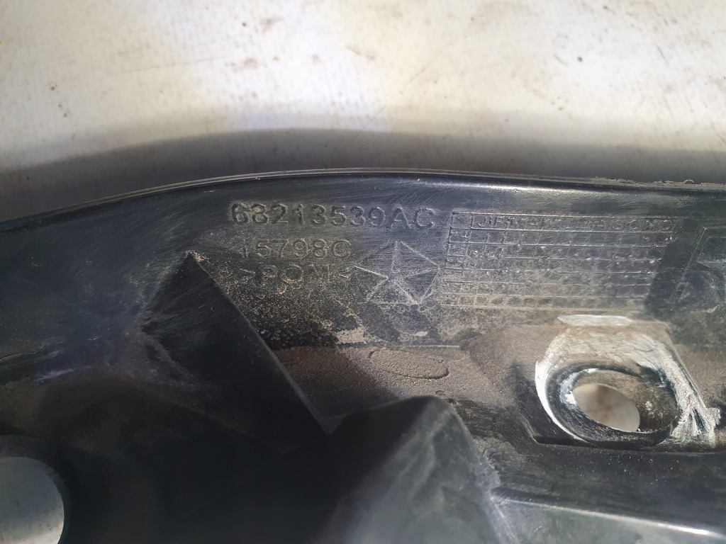 Oryg charger lift 15- направляющая бампера перед левый 68213538ac Доставка