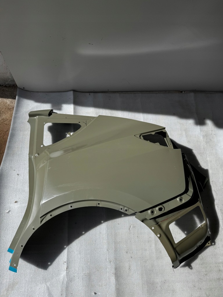 Купить Задний левое  крыло  обшивка левое tesla model y