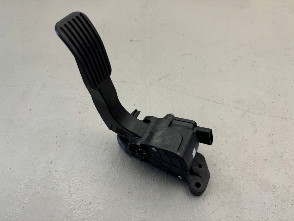 фото №1, Hyundai h350 14r- педаль газа 94600-59000