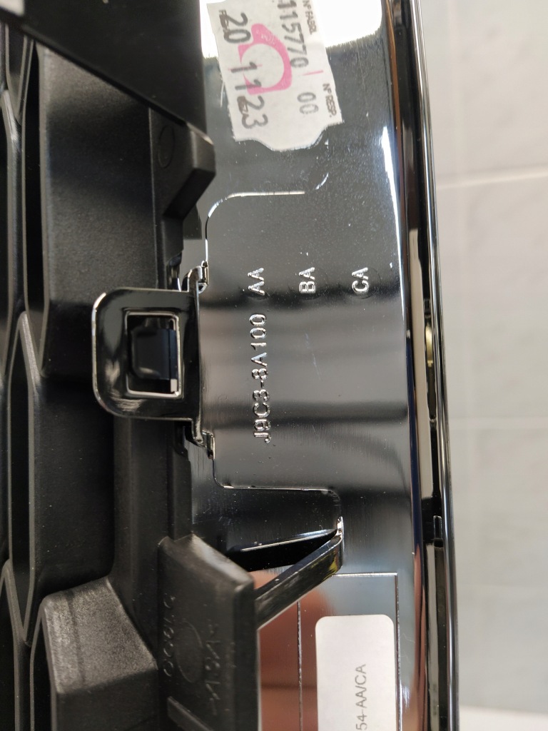 Jaguar e-pace x540 решётка радиатора решётка  радиатора значок чёрный mat хром оригинал Цена