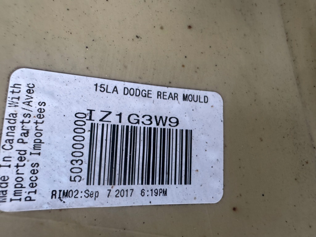 Dodge challenger задний бампер комплектный  2015+ Цена