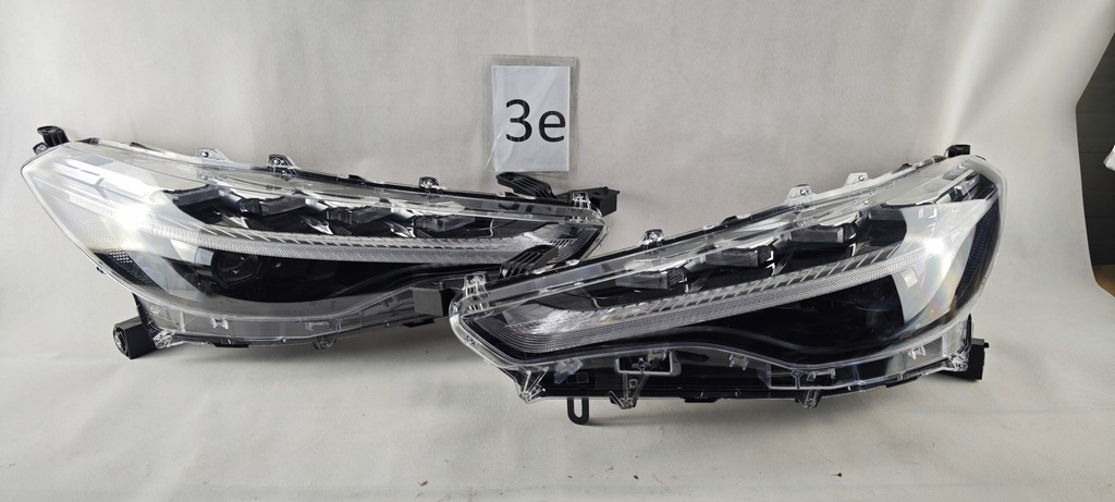 фото №1, Toyota corolla cross full led левый правый фара лампа комплект