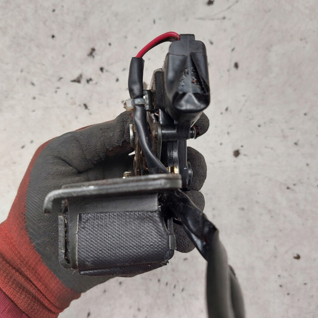 фото №12, Toyota prius ii 2 замок кришки багажника