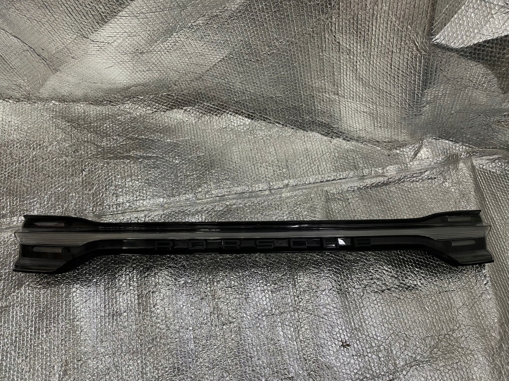 Купити Porsche macan рестайлінг  gts фара задній задня led накладка