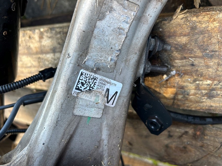 фото №8, Alfa romeo stelvio 2.2d поворотный кулак перед 2wd амортизатор суппорт рычаг l/p