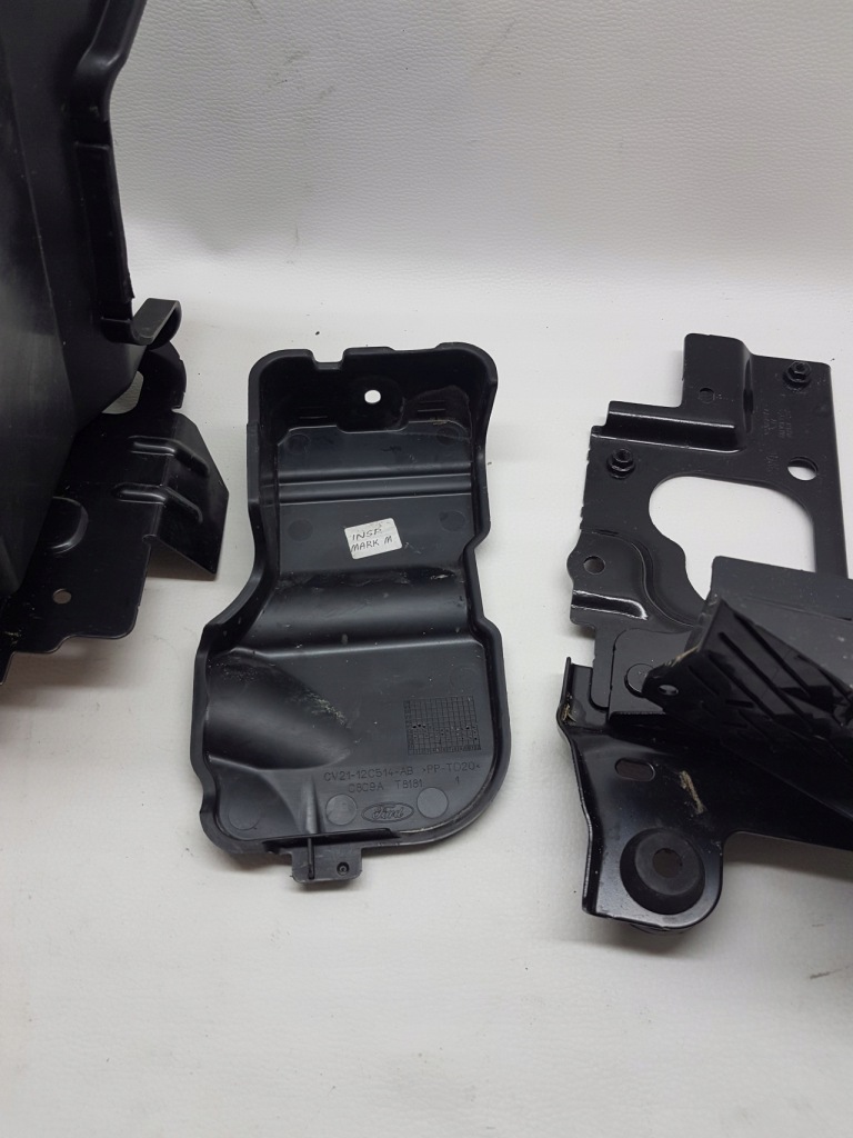 фото №10, Ford fiesta mk7 lift 12-16 корпус аккумулятор