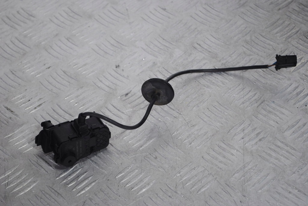 фото №1, Привод крышка топлива polo v 6r