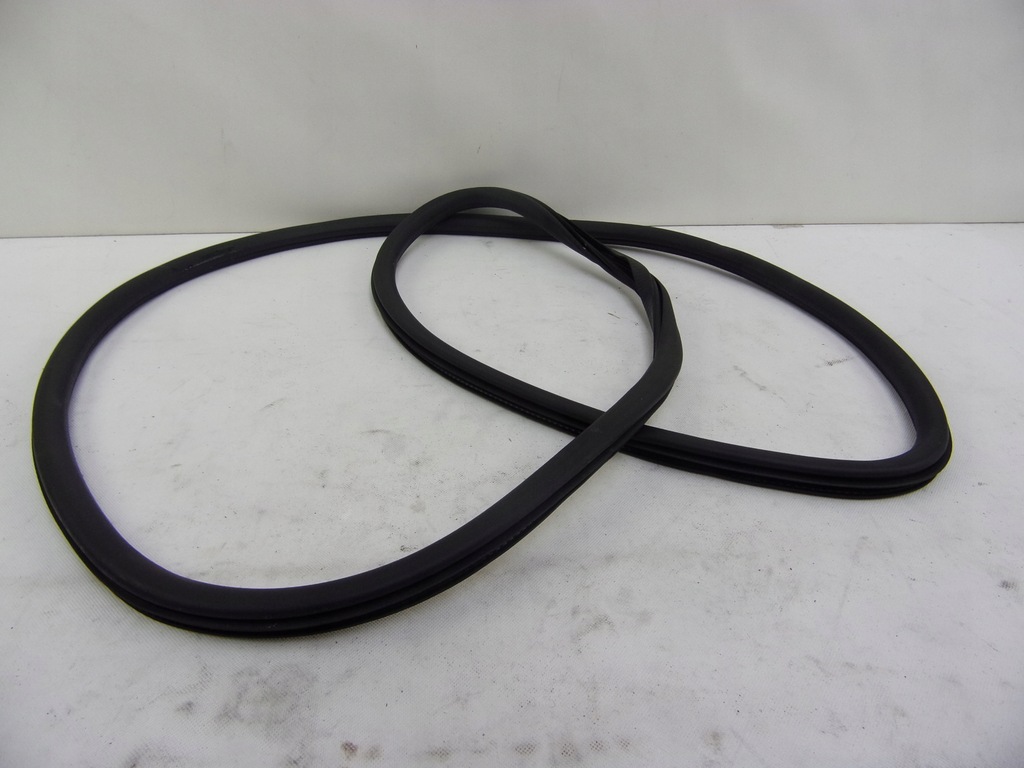 фото №1, Chrysler pacifica 16- прокладка двері права перед