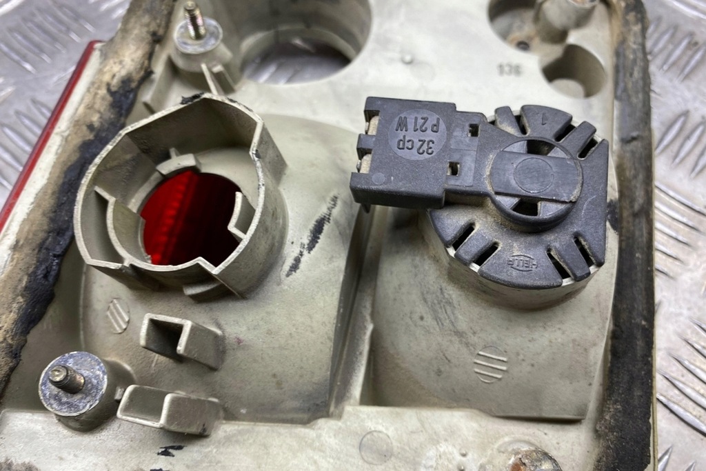 фото №8, Левая лампа крышки багажника audi a6 avant 4a, c4 4a0945094e 2.5l дизель