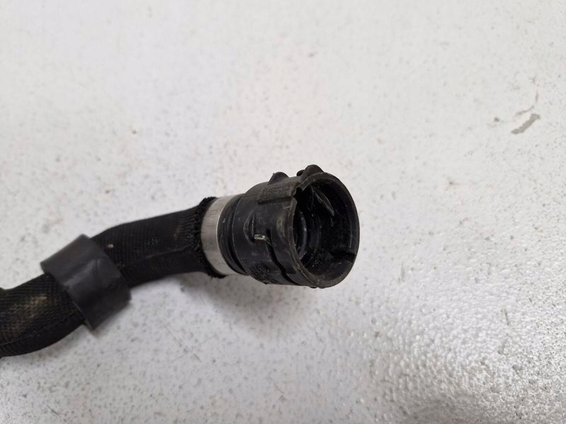 Mercedes w177 пабтрубок  шланг труба радиатора воды a1775010102 Недорого