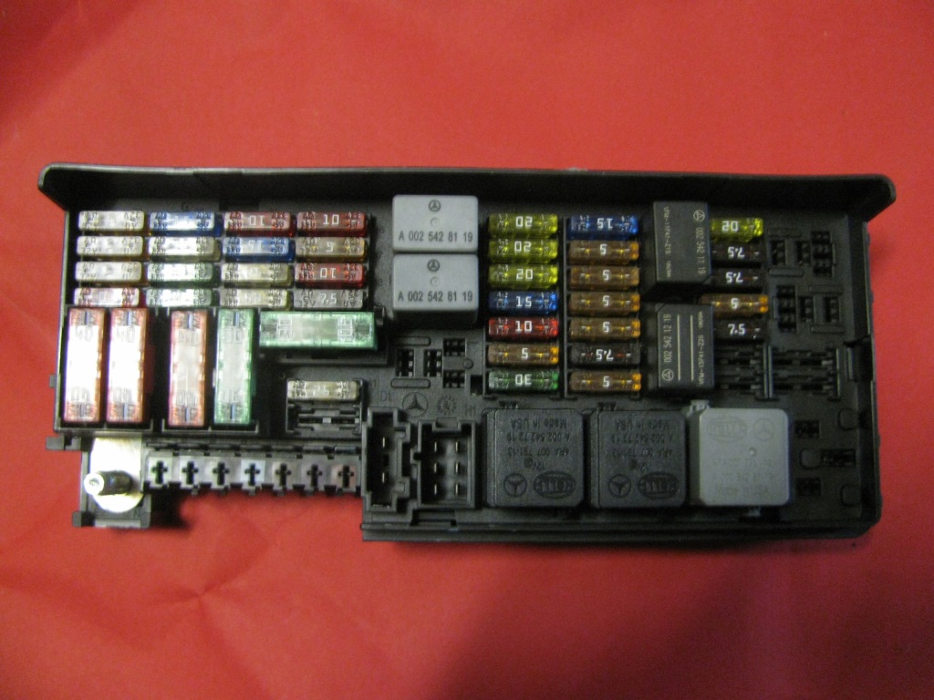 фото №1, Mercedes ml 350 w164 коробка предохранителей.