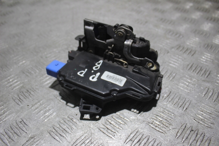 фото №1, Замок правий перед двері skoda fabia ii