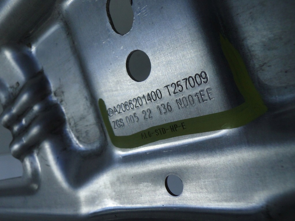 фото №8, Mercedes c w206 206 pas передний верхний усилитель