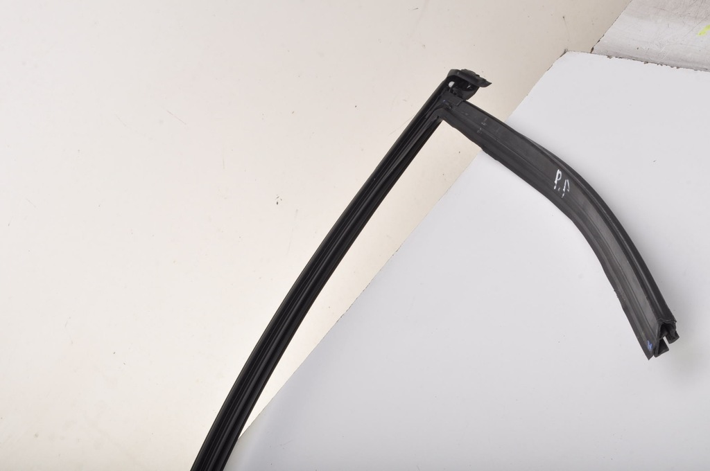 фото №6, Volvo s60 iii v60 ii молдинг стекло правый перед