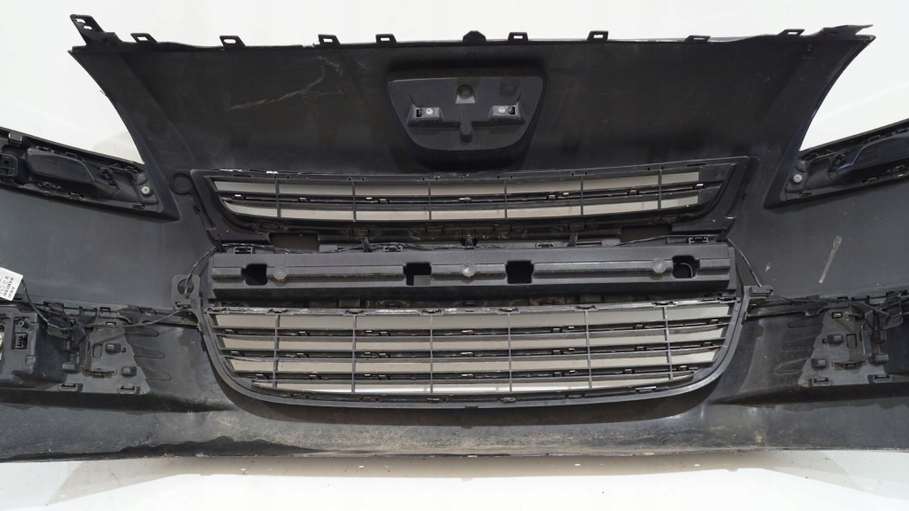 Бампер передний комплектный  peugeot 5008 лак ktvd Киев