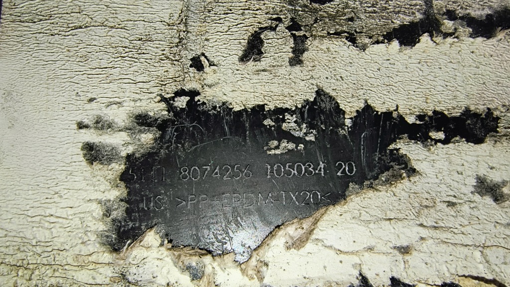 Молдинг накладка бампера під  номерний знак bmw x5 g05 m-pakiet 18- Зі Шроту