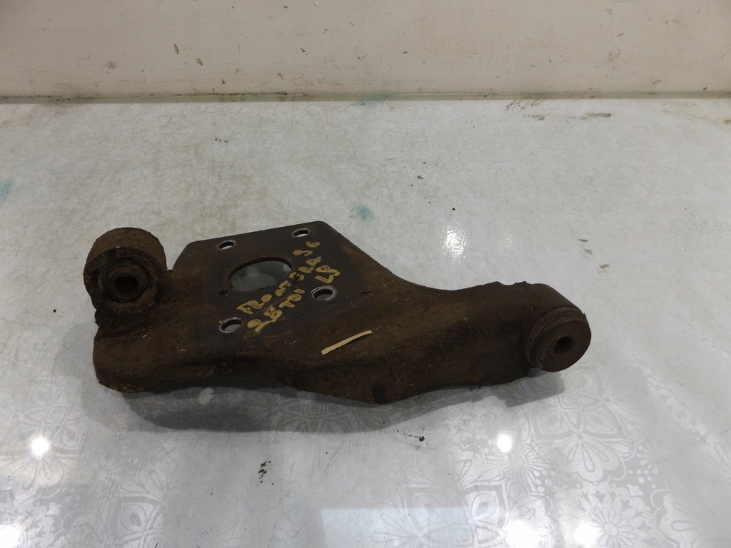 фото №1, Frontera a 2,8td кронштейн мост левый перед