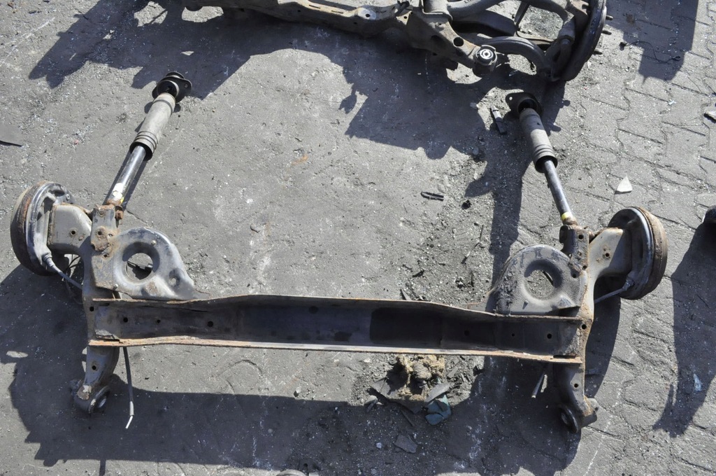 фото №6, Nissan micra v k14 підвіска балка задня гальмівні барабани