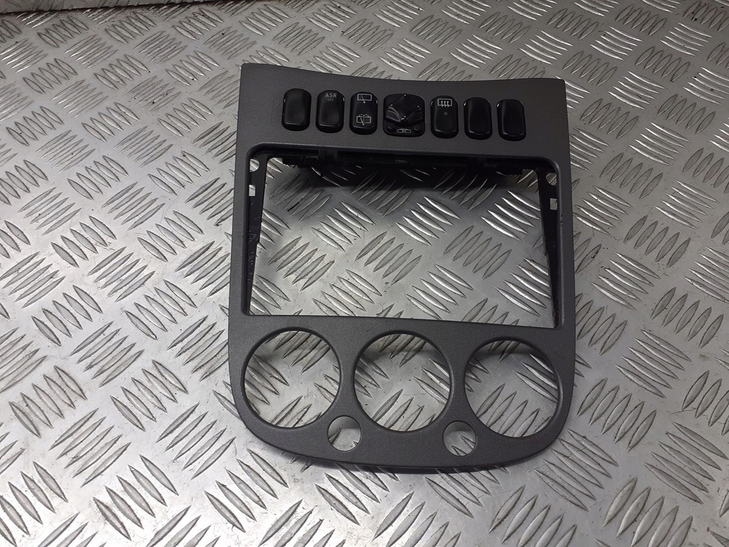 фото №1, Панель рамка радио mercedes w168 1688203610