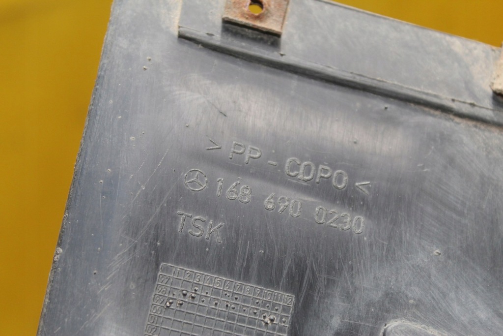 Подкрылок правый перед w168 1686900230 с Разборки