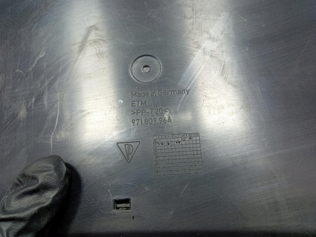 Porsche panamera 2 971 накладка кришка акумулятор 971915430d Ціна