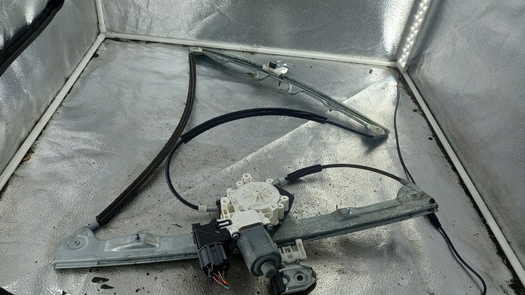 фото №1, Подъемник стекло перед правый mitsubishi colt vi