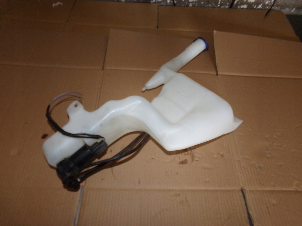 фото №1, Бак омивача помпа fiesta mk7