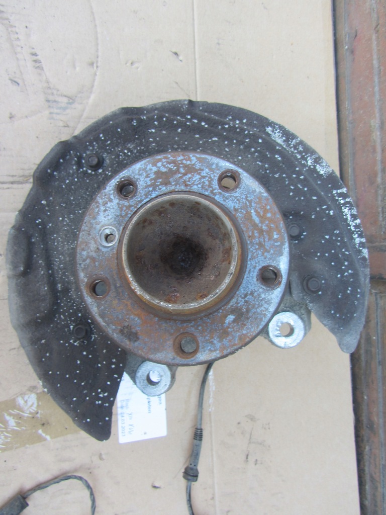 фото №1, Поворотный кулак ступица левая перед e90