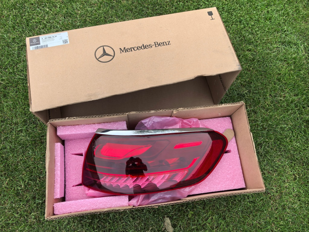 Купить Mercedes gls 167 лампа правая задний  w крыло cała!