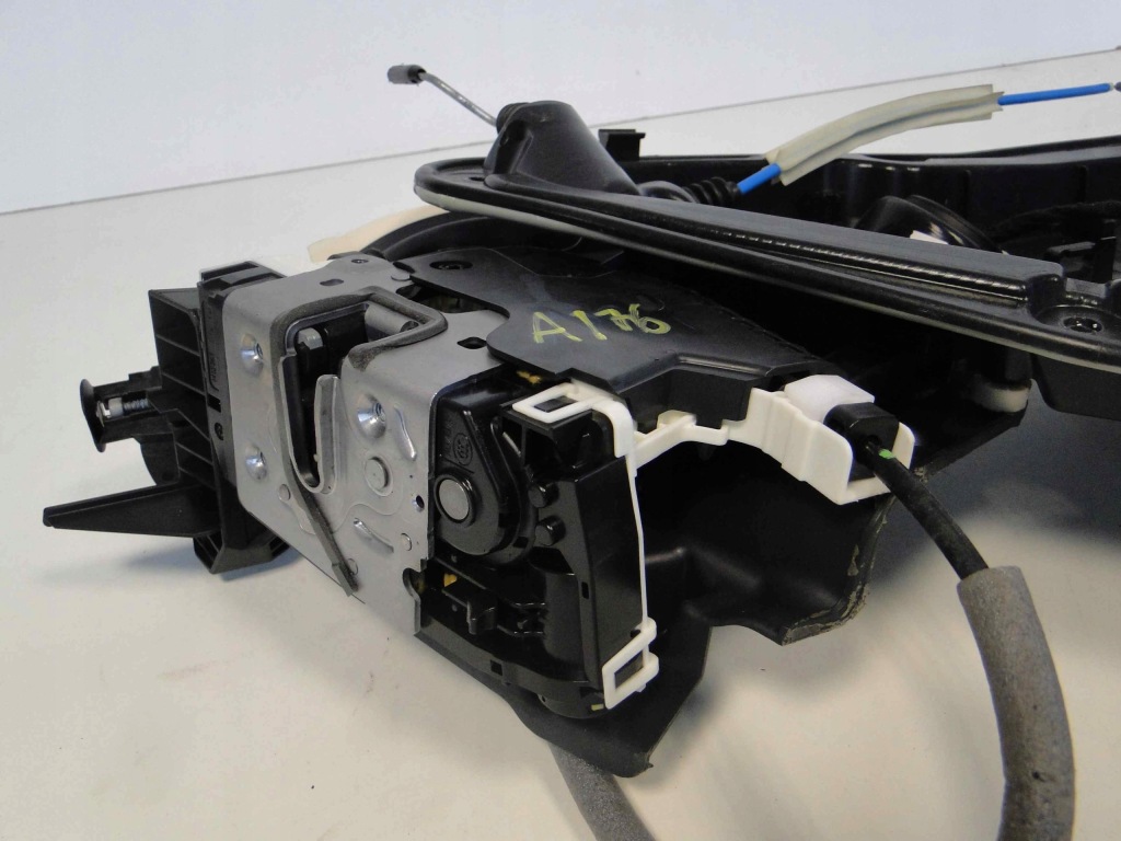 Mercedes a w176 176 вкладиш двері задні ліва замок Оригінал