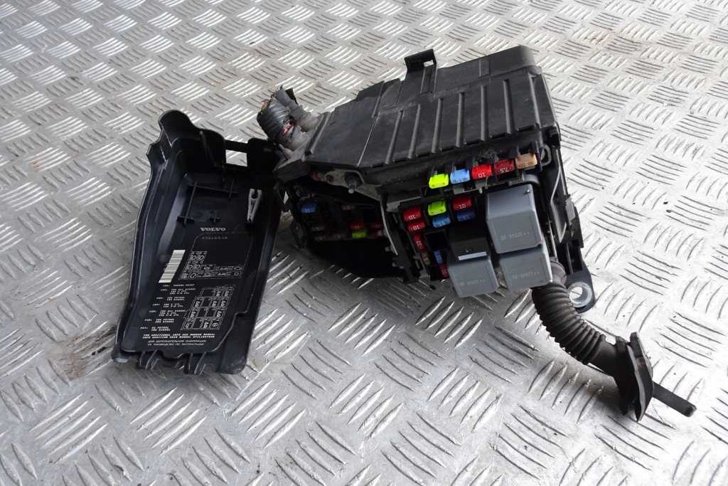 фото №3, Volvo v60 корпус коробка запобіжників