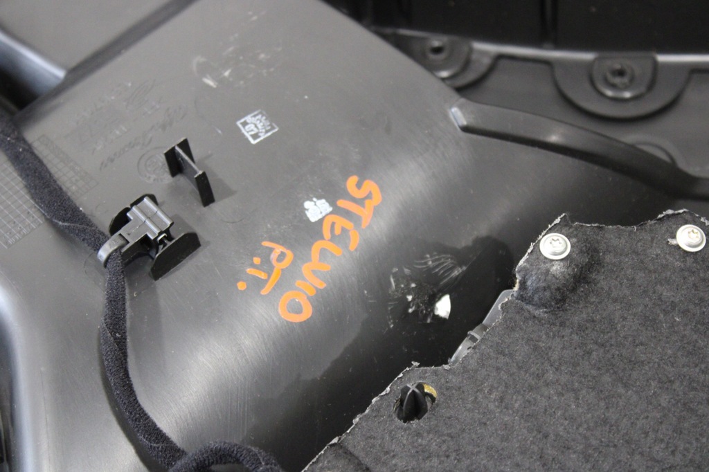 фото №5, Обшивка оббивка двері правий задня stelvio veloce