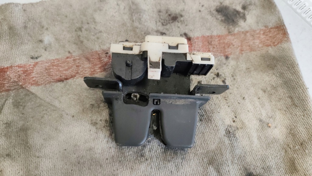 Купить Замок крышки багажника 4pin renault megane 2