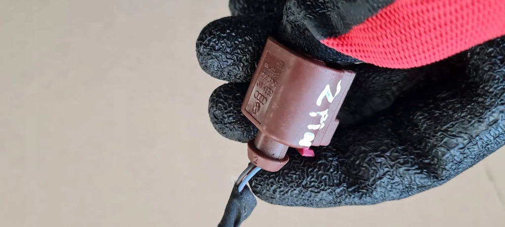 фото №7, A4 b9 8w штекер колодка соединитель 8k0973702e a5 8w q5 vw audi