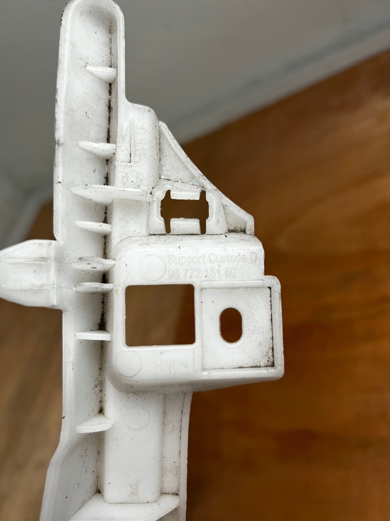 фото №8, Peugeot 2008 i направляющая кронштейн бампера задняя левый