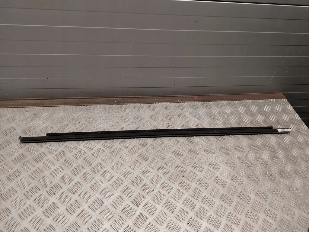 фото №5, Audi q8 4m8839475c левая сторона уплотнители окон