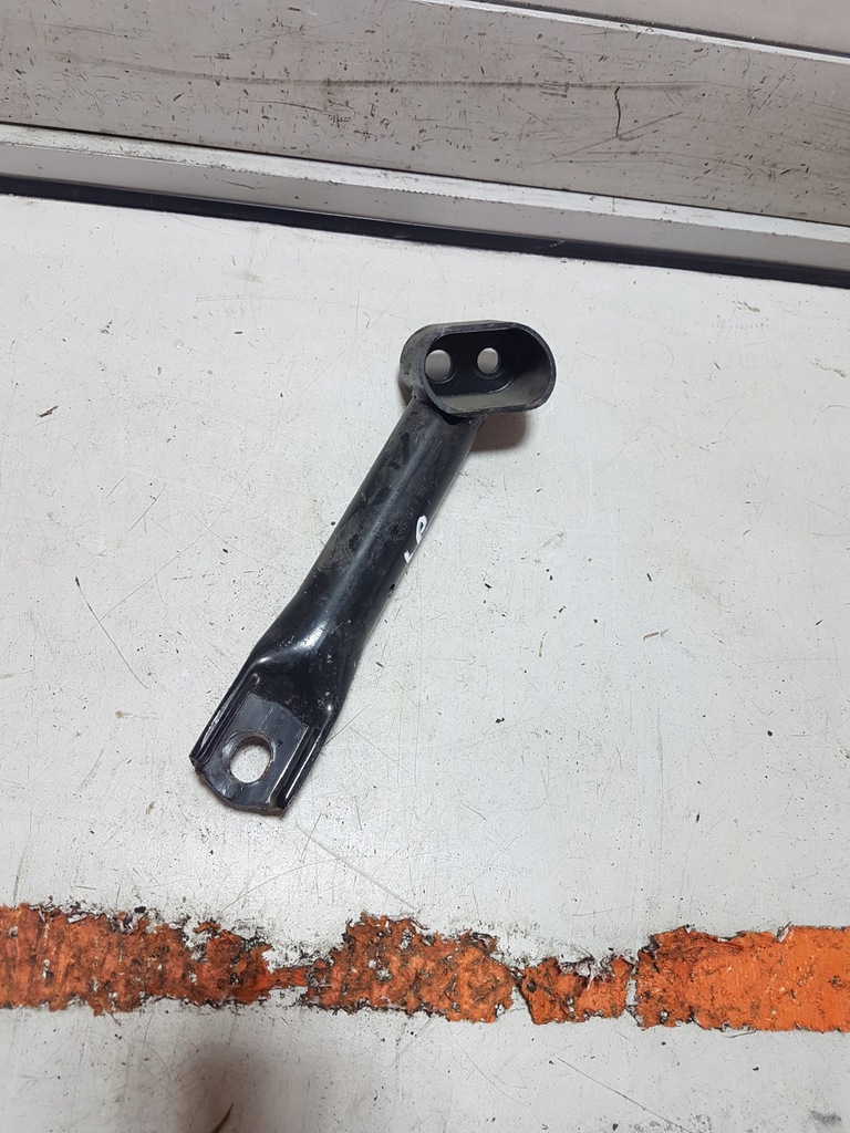 фото №1, Bmw i3 l01 кронштейн кронштейн праве 6852528