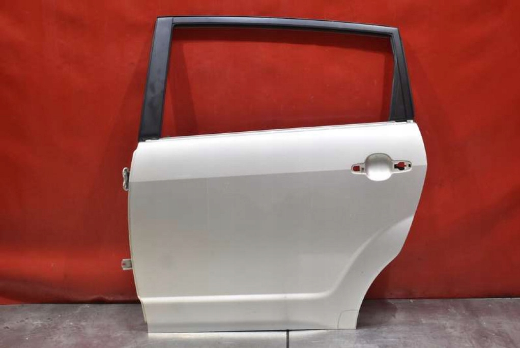 фото №1, Двері ліва задня задні сріблястий toyota corolla verso 2 ii 01-06